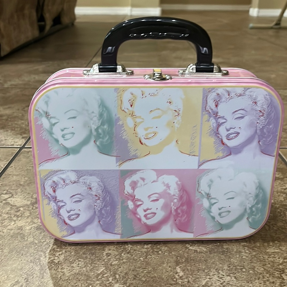 Marilyn Monroe lunch or carry case